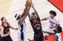 开云体育APP下载-猛龙主场击败骑士，继续领跑东部