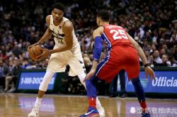 开云体育app-76人横扫青岛队，福克斯点燃赛场