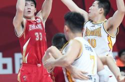 开云体育官方网站-上海队轻取广东队，戈贝尔关键制胜