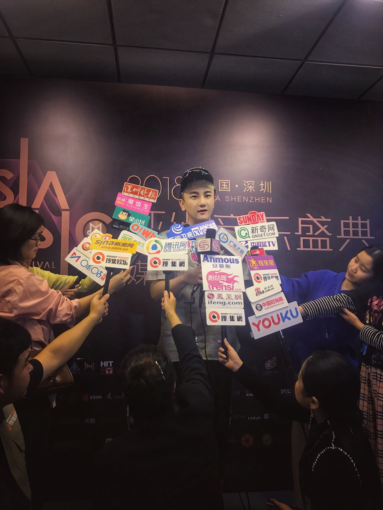 包含天才新秀入围最佳新人奖，前途光明可期的词条