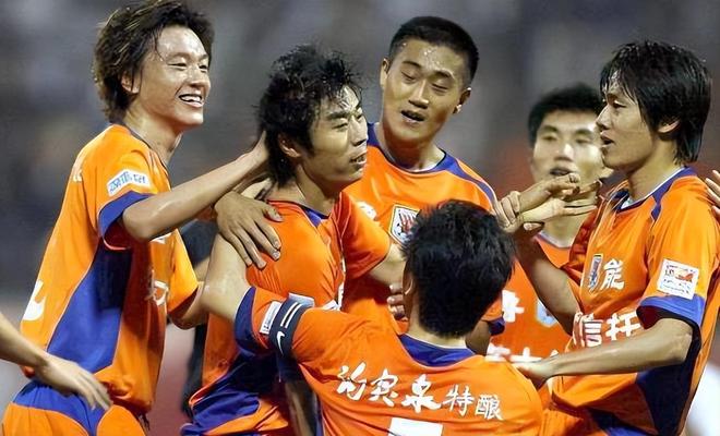 广州富力客场逼平山东鲁能，球员表现可圈可点的简单介绍