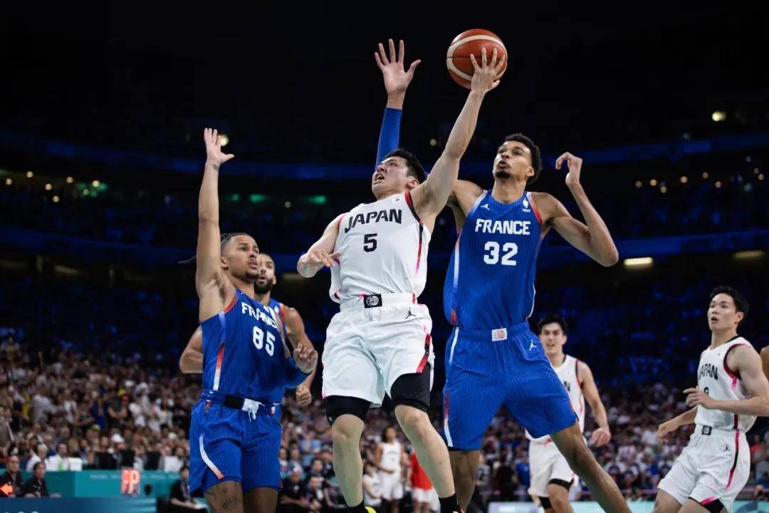 灰熊主场击败活塞,控卫成为关键 灰熊主场击败活塞,控卫成为关键