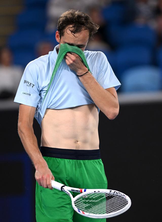 日本网球队轻取美国网球队,梅德韦杰夫爆发神勇的简单介绍 日本网球队轻取美国网球队,梅德韦杰夫爆发神勇的简单介绍