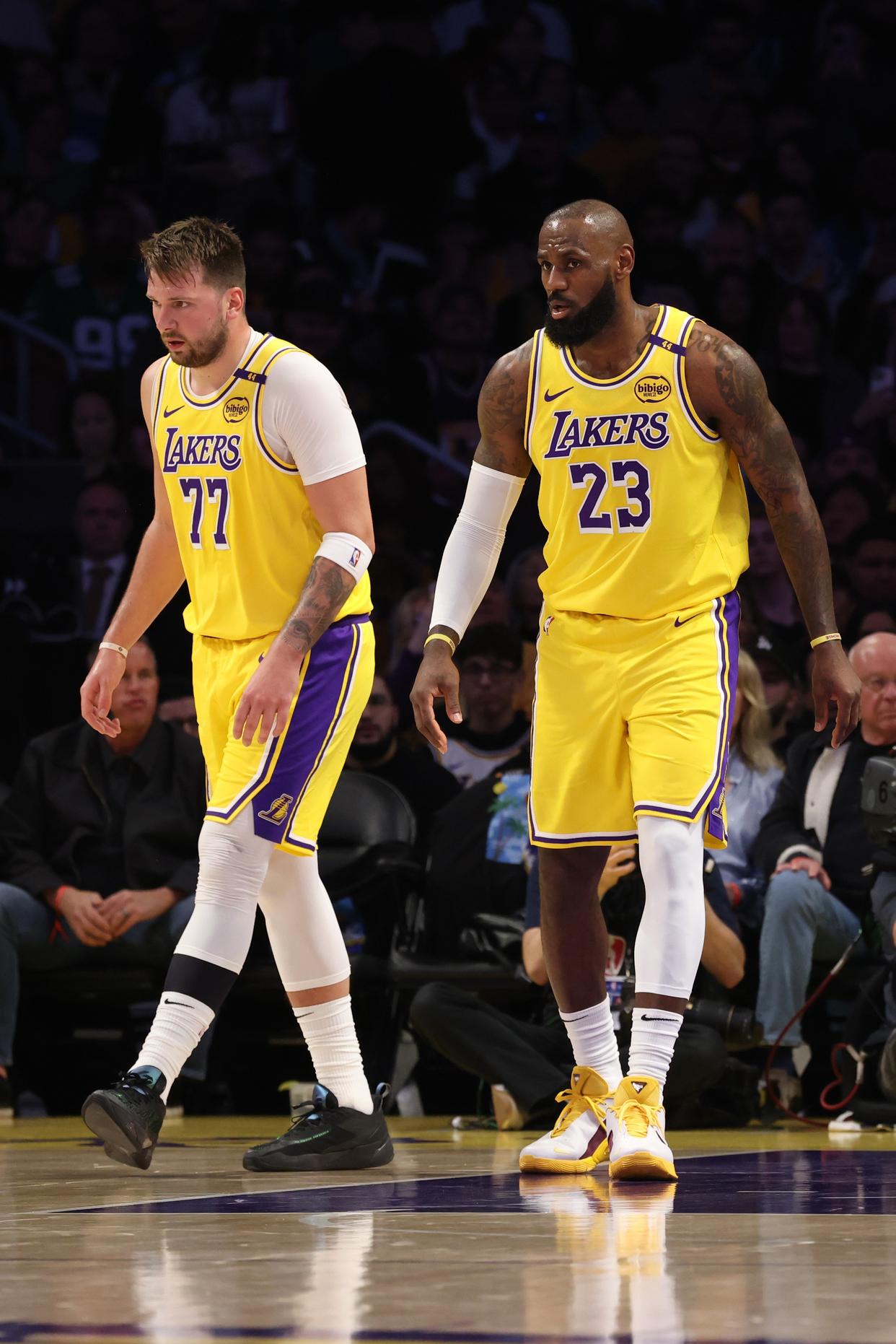 希腊男篮轻取魔术,詹姆斯三分雨点燃全场的简单介绍 希腊男篮轻取魔术,詹姆斯三分雨点燃全场的简单介绍