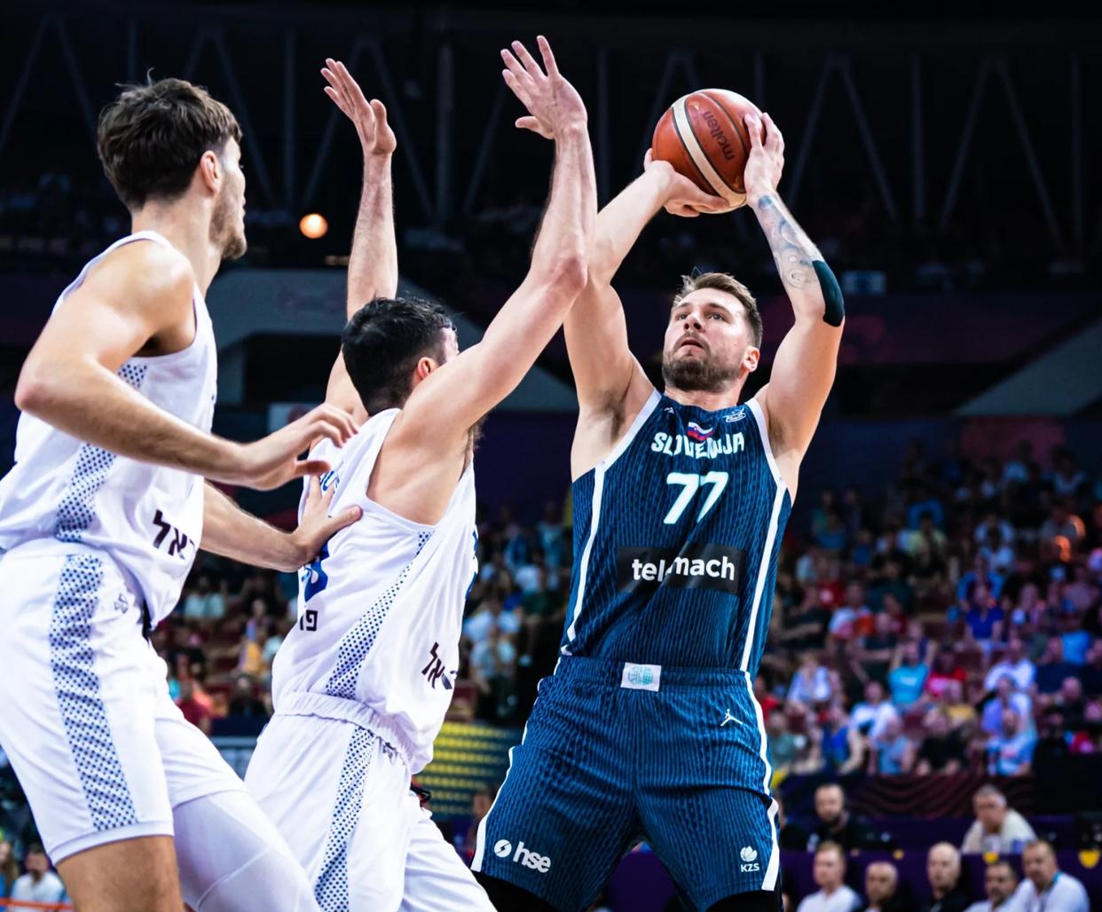 鹈鹕轻取广东队，东契奇点燃赛场